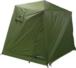 FisherPro Karpertent Met Stormcover – Vistent – Tent - Bescherming Tegen Zon En Wind – 100% Waterdichte Stormhoes – Met Handige Meeneemtas – Ook Geschikt Als Strandtent Of Festivaltent – Extra Veiligheid En Warmte Door Stormcover 31 FisherPro Karpertent Met Stormcover – Vistent – Tent - Bescherming Tegen Zon En Wind – 100% Waterdichte Stormhoes – Met Handige Meeneemtas – Ook Geschikt Als Strandtent Of Festivaltent – Extra Veiligheid En Warmte Door Stormcover -Outdoor Kampeerwinkel 1200x1074