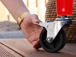 AXI Retro Cooler Rood - Koeler Met Wielen - 76L Inhoud - Koelbox Met Aftapkraan 24 AXI Retro Cooler Rood - Koeler Met Wielen - 76L Inhoud - Koelbox Met Aftapkraan -Outdoor Kampeerwinkel 1200x900